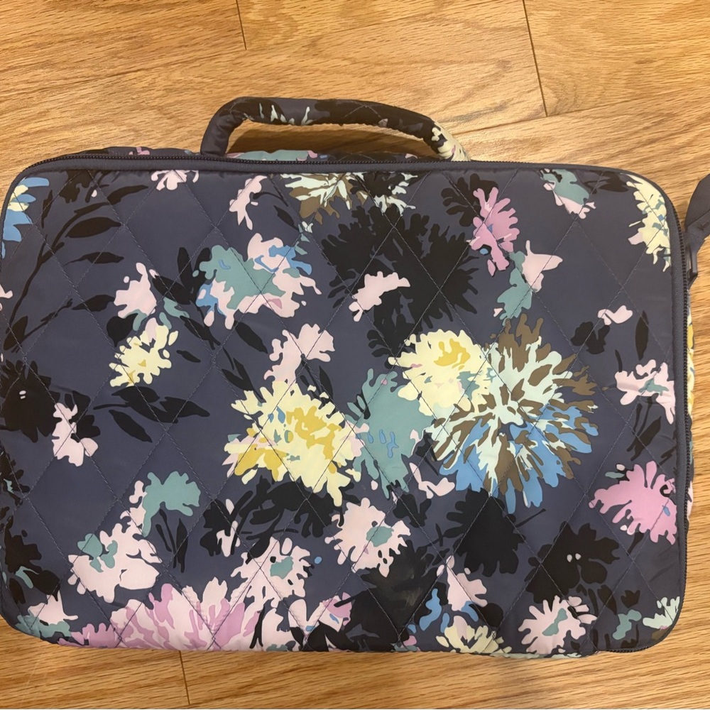 Vera Bradley  floral Laptop/work station  Bag New without tag's.